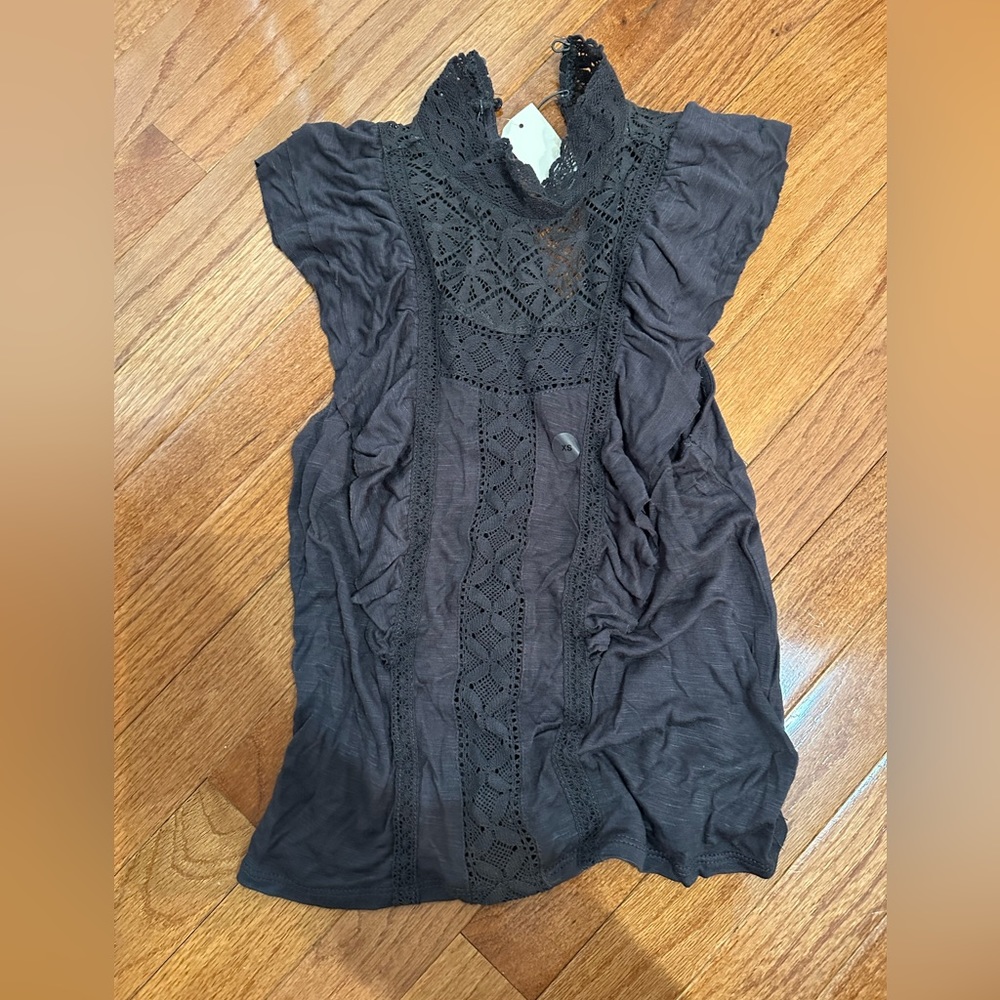 NWT LACE RUFFLE TANK